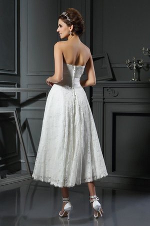 Robe de mariée bref de princesse de col en cœur avec sans manches ligne a