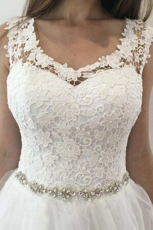 Robe de mariée facile romantique delicat trou serre longueru au niveau de sol