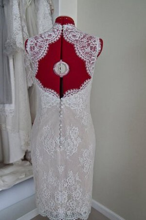 Robe de mariée nature facile col en reine v col profonde avec décoration dentelle