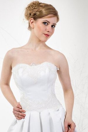 Robe de mariée naturel fermeutre eclair avec décoration dentelle au niveau de genou ligne a