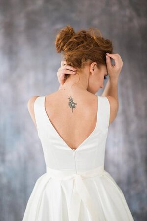 Robe de mariée plissage ligne a v encolure fermeutre eclair manche nulle