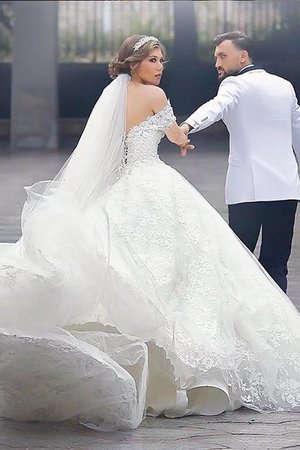 Robe de mariée naturel en tulle epaule nue de traîne moyenne avec manche courte