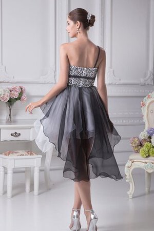 Robe de cocktail col ras du cou de lotus d'épaule asymétrique avec gradins haut bas