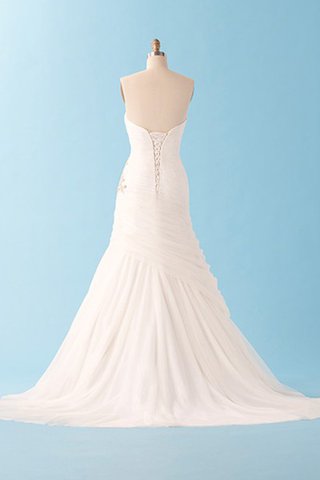 Robe de mariée solennelle bustier de bijouterie dans l'eglise avec perle de bustier