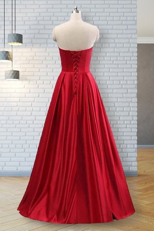 Robe de bal en satin avec lacets pétillant de bustier naturel