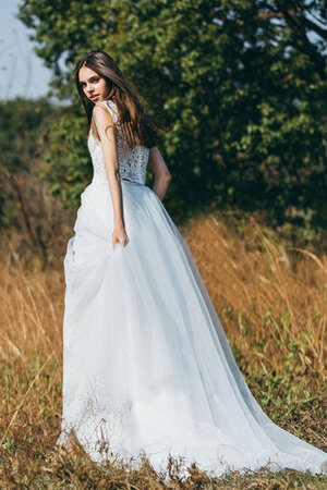 Robe de mariée en plage manche nulle en dentelle au jardin à la mode