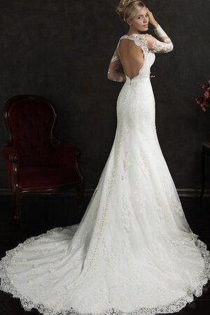 Robe de mariée sage distinguee trou de serrure dos nu appliques