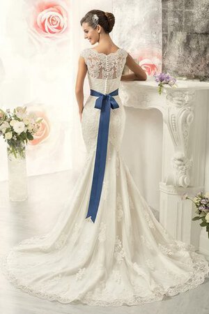 Robe de mariée vintage delicat longue col en bateau boutonné