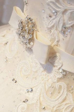 Robe de mariée d'epaule ecrite avec perle de traîne courte captivant naturel