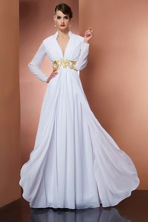 Robe de soirée naturel avec manche longue de princesse en chiffon jusqu'au sol