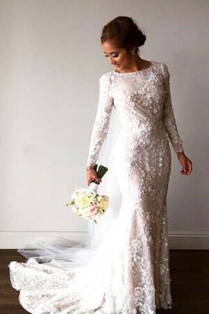 Robe de mariée sobre avec fleurs decoration en fleur de sirène elevé