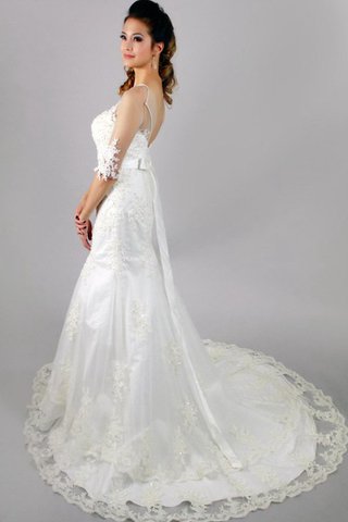 Robe de mariée naturel avec manche 1/2 avec décoration dentelle col u profond avec lacets