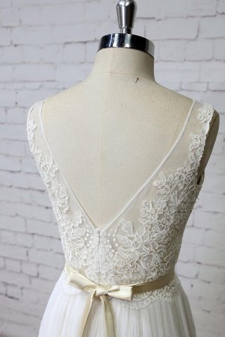 Robe de mariée facile v col profonde en dentelle en plage manche nulle