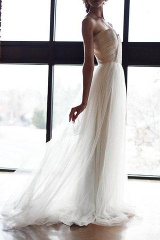 Robe de mariée naturel plissage longueru au niveau de sol textile en tulle ruché