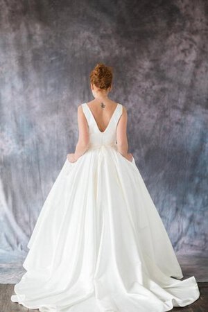 Robe de mariée plissage ligne a v encolure fermeutre eclair manche nulle