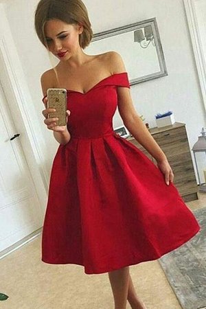 Robe de cocktail en satin au niveau de genou rêveur ligne a avec sans manches