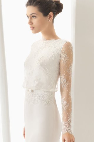 Robe de mariée classique simple avec broderie jusqu'au sol a eglise