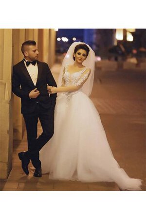 Robe de mariée distinguee branle dans l'eglise en salle textile en tulle