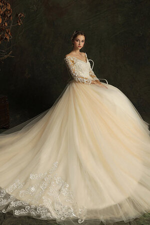 Robe de mariée onirique fermeutre eclair distinguee grandiose classique