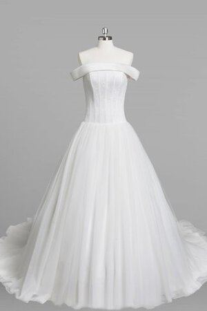 Robe de mariée plissage naturel manche nulle avec décoration dentelle epaule nue