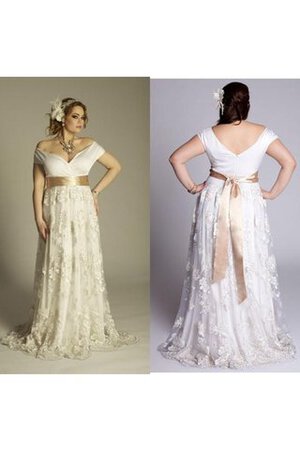 Robe de mariée derniere tendance distinguee appliques ceinture en étoffe de traîne courte