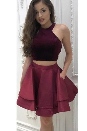 Robe de cocktail avant-gardiste de dos nu ligne a avec sans manches courte