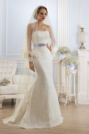 Robe de mariée longue dos nu de traîne courte decoration en fleur de bustier