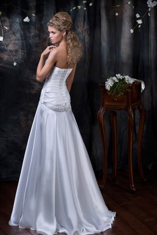 Robe de mariée naturel manche nulle de fourreau en satin de traîne courte