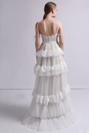 Robe de mariée a eglise avec décoration dentelle textile en tulle morden formelle