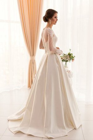 Robe de mariée longue discrete en satin appliques de traîne courte