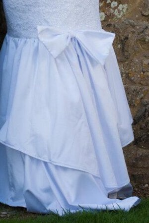 Robe de mariée en dentelle col en bateau avec manche longue avec nœud avec gradins