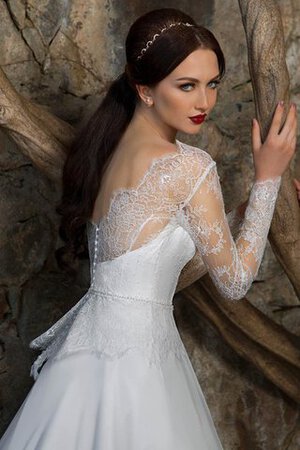 Robe de mariée romantique modeste distinguee ligne a en dentelle