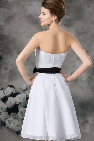 Robe demoiselle d'honneur avec ruban ruché au niveau de genou de bustier avec chiffon