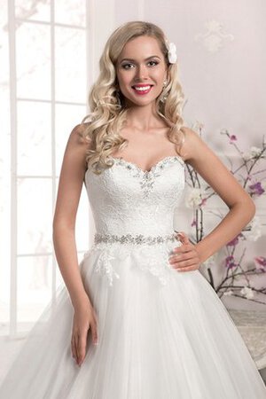 Robe de mariée en dentelle jusqu'au sol ligne a de traîne moyenne avec cristal