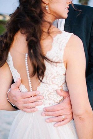 Robe de mariée naturel avec décoration dentelle cordon ligne a en tulle