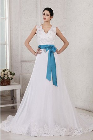 Robe de mariée longue v encolure de traîne mi-longue en satin avec ruban