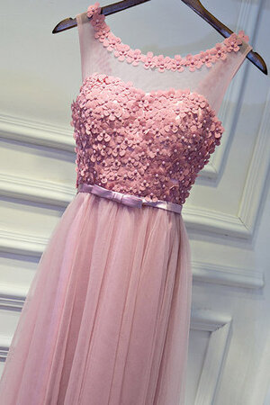 Robe de cocktail collant fantastique avec nœud avec perle avec ruban