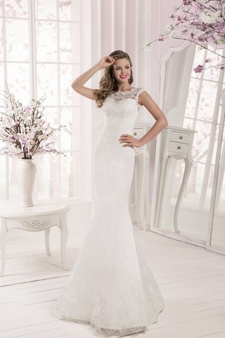 Robe de mariée longue festonné avec cristal textile en tulle longueru au niveau de sol