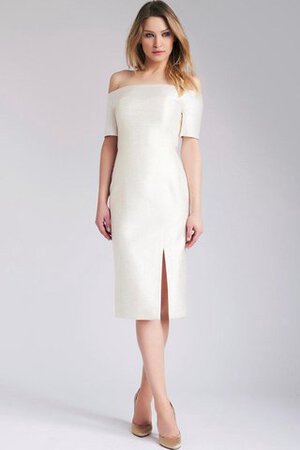 Robe de mariée moderne epaule nue fourchure frontale en plage en satin