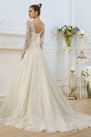 Robe de mariée distinguee avec manche longue en satin longueru au niveau de sol ligne a