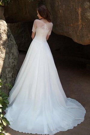 Robe de mariée longue discrete romantique col u profond ligne a