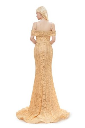 Robe de bal glamour avec décoration dentelle moderne romantique distinguee