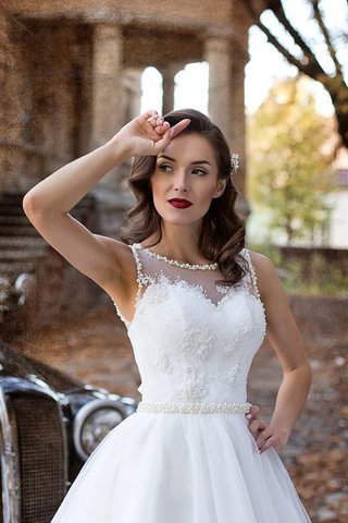 Robe de mariée naturel plissage de traîne moyenne avec perle manche nulle