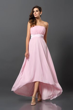 Robe demoiselle d'honneur avec chiffon de bustier haut bas manche nulle de princesse