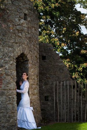 Robe de mariée en dentelle col en bateau avec manche longue avec nœud avec gradins