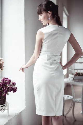 Robe de mariée courte encolure en carré fermeutre eclair avec sans manches collant