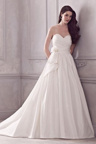 Robe de mariée classique romantique salle interne avec fronce a-ligne