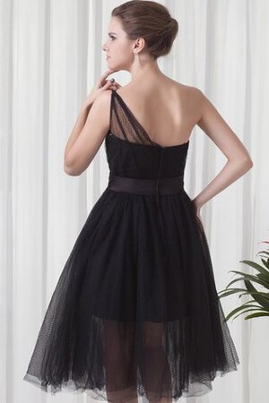 Robe douce seize longueur mollet ruché d'épaule asymétrique en tulle ligne a