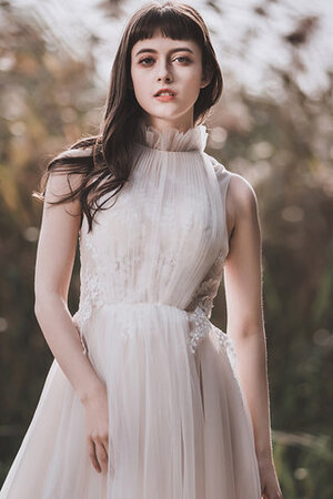 Robe de mariée en tulle en plage de princesse avant-gardiste naturel