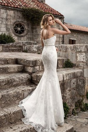 Robe de mariée romantique avec sans manches longueur au ras du sol cordon en dentelle